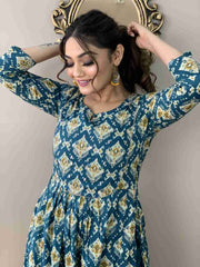 Green Rayon Printed Naira Cut Kurta and Pant for Women